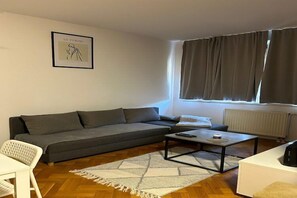 Smart TV - Apartment Adrian - One Bedroom Apartment (Osijek)