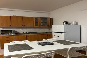 Fridge, oven, stovetop, toaster