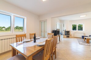 Dining - Idyllic Getaway Lovrec Villa with Pool - Five Bedroom Villa with Pool (Lovreć)