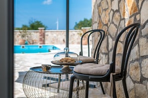 Property grounds - Holiday Home Rider - Two Bedroom Holiday Home with Outdoor Pool (Vrpolje)