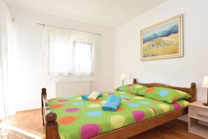 5 slaapkamers, een strijkplank/strijkijzer, reisbedje, gratis wifi