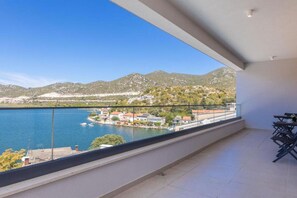 Property grounds - Luxury Villa Navis - Villa (Rogotin)
