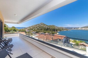 Property grounds - Luxury Villa Navis - Villa (Rogotin)