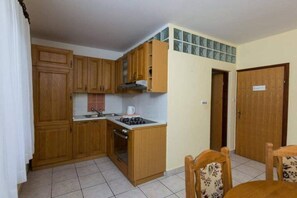 Refrigerador, horno, placa de cocina