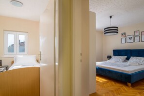 2 bedrooms, iron/ironing board, free WiFi - Modern Apartment Near Trogir Beach with Sea View Terrace and Lounge Area - Two Bedroom Apartment (Trogir)