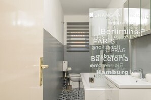 Hair dryer - Modern Apartment Near Trogir Beach with Sea View Terrace and Lounge Area - Two Bedroom Apartment (Trogir)