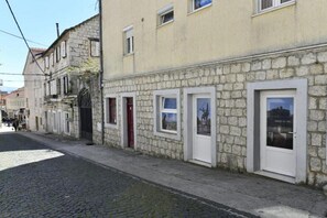 Exterior - Charming Sinj Town Studio Apartments - Studio Apartments (Sinj)