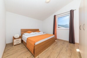 2 bedrooms, iron/ironing board, free WiFi