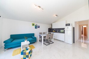 Smart TV - Two Bedroom Apartment with Balcony (Kastel Novi)