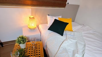 Free WiFi, bed sheets