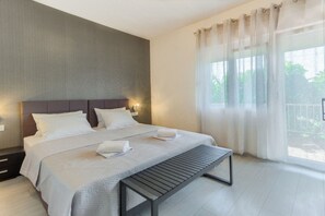 Iron/ironing board, free WiFi - Majestic Kastel Stari Apartment with Terrace - Two Bedroom Apartment with Terrace (Kastel Stari)