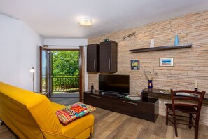 Smart TV - 1 Bedroom apartment with terrace (Njivice)