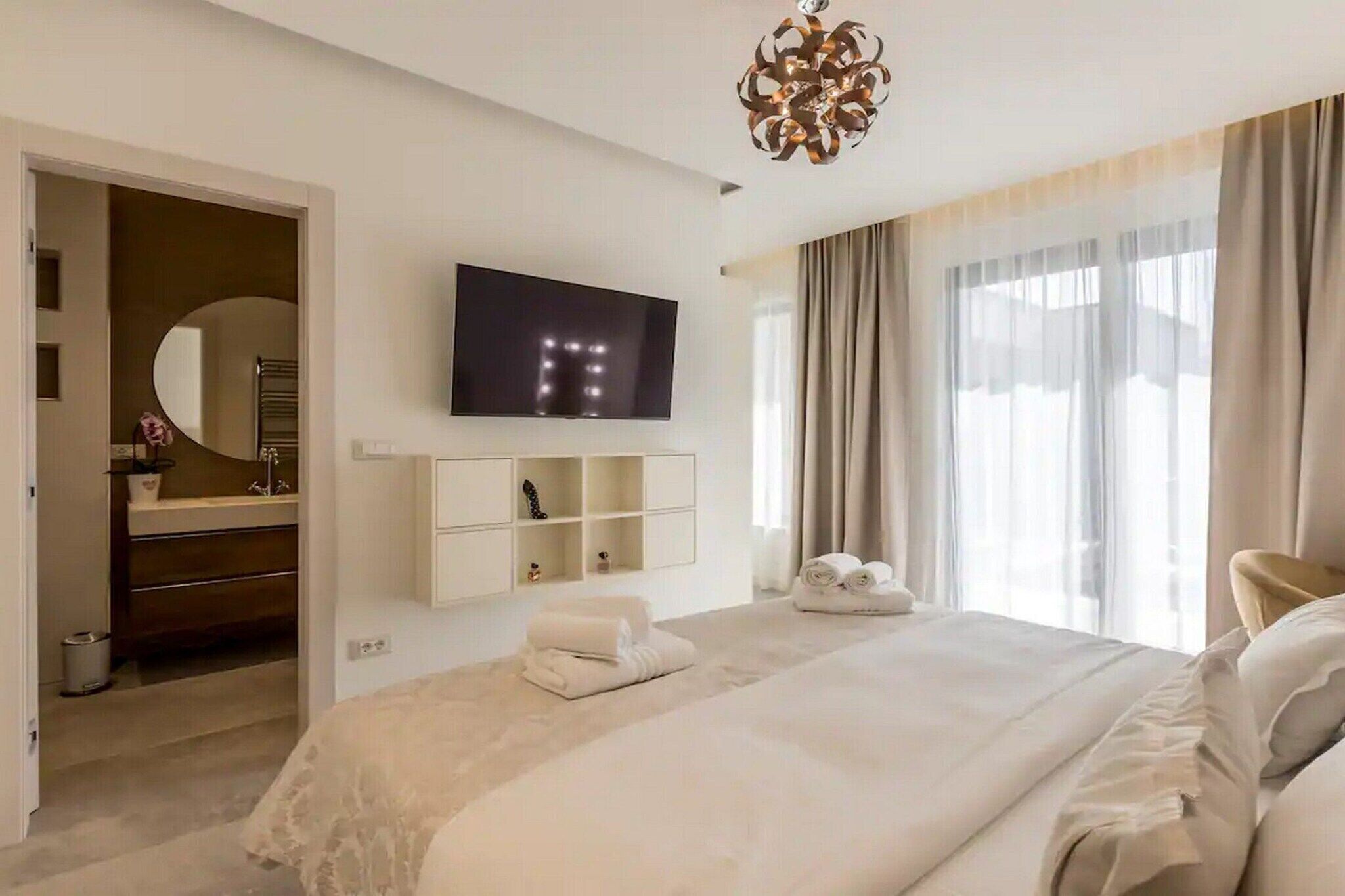 3 makuuhuonetta, silitysrauta/-lauta, vauvan matkasänky, ilmainen Wi-Fi