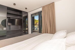 4 bedrooms, iron/ironing board, travel cot, free WiFi - Four Bedroom Villa with pool (Vodice)