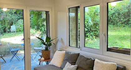Furnished Design Studio 25m² - Direct access to La Défense