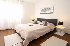 5 chambres, fer et planche à repasser, lit parapluie, Wi-Fi gratuit