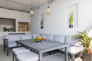 Outdoor dining - Spectacular Bol Island Sea View Villa with Pool - Four Bedroom Villa with Pool (Bol)