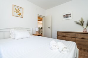 Bügeleisen/Bügelbrett, Reisekinderbett, kostenloses WLAN