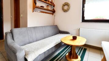 Hus (Three Bedroom Holiday Home With Terra) | Vardagsrum | 32-tums platt-tv med kabelkanaler