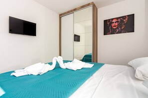 1 bedroom, travel cot, free WiFi
