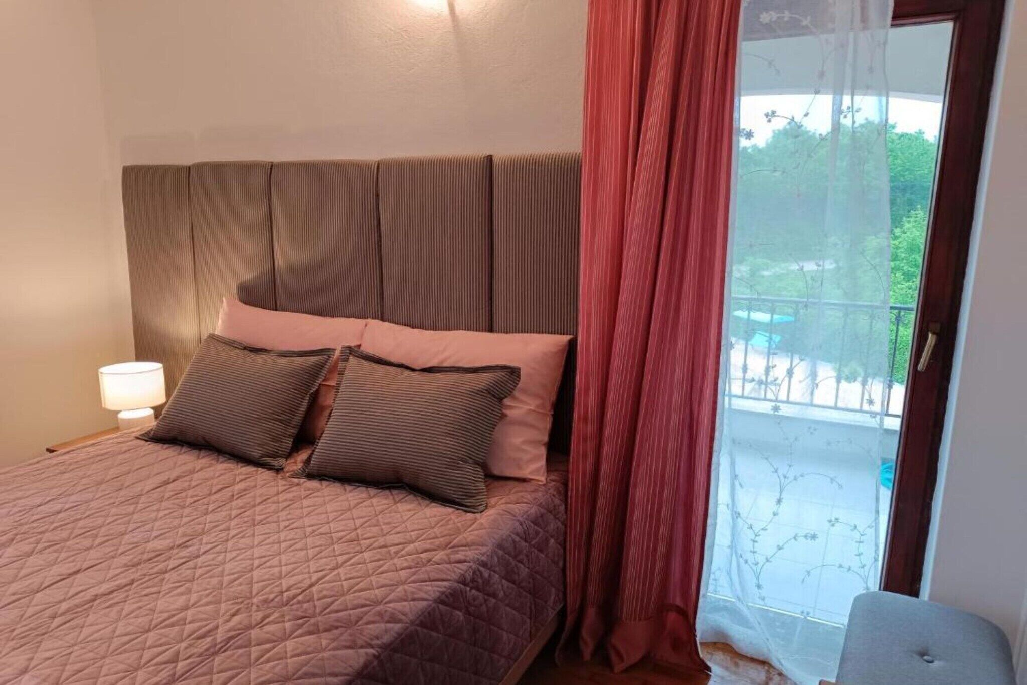 2 bedrooms, iron/ironing board, travel crib, WiFi (free)
