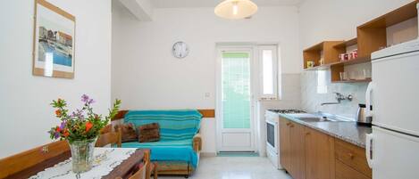 Fridge, microwave, oven, stovetop