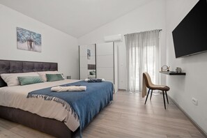 Tabla de planchar con plancha, cuna de viaje y wifi gratis 