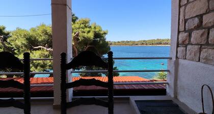 Apartments Karbuni By The Sea - Two Bedroom Apartment with Terrace and Sea View - (A1)