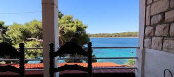 Apartments Karbuni By The Sea - Two Bedroom Apartment with Terrace and Sea View - (A1)