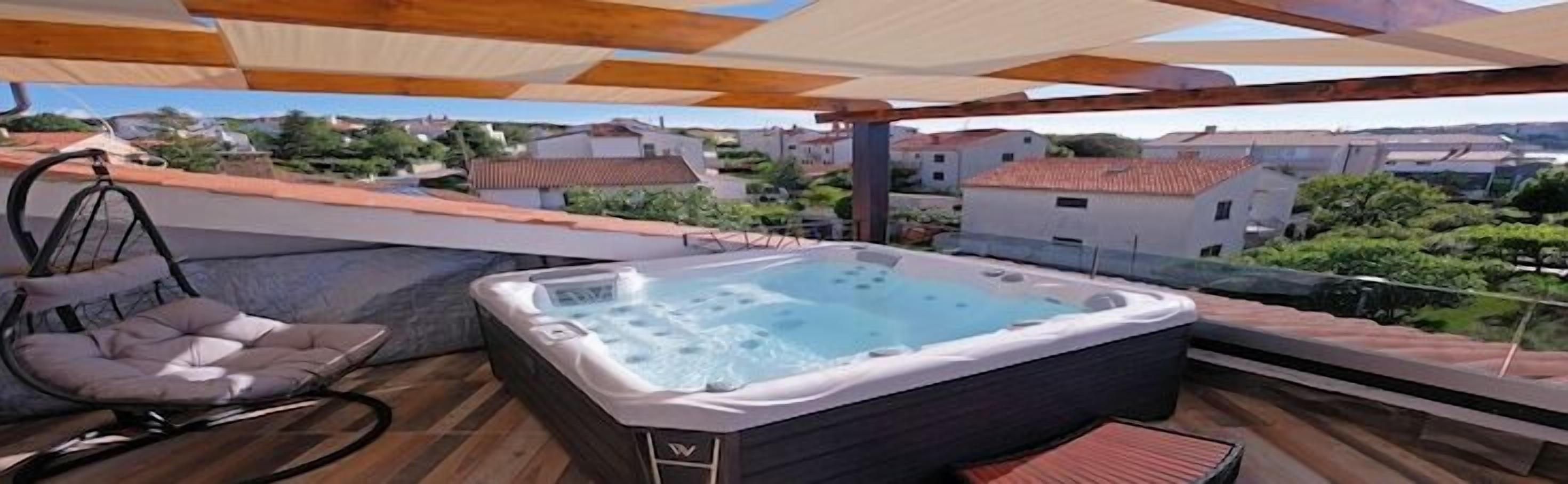 Bañera de hidromasaje al aire libre