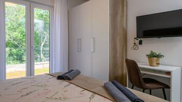 3 bedrooms, iron/ironing board, travel cot, free WiFi