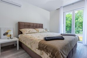 3 chambres, fer et planche à repasser, lit parapluie, Wi-Fi gratuit