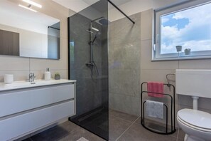 Douche, séchoir à cheveux