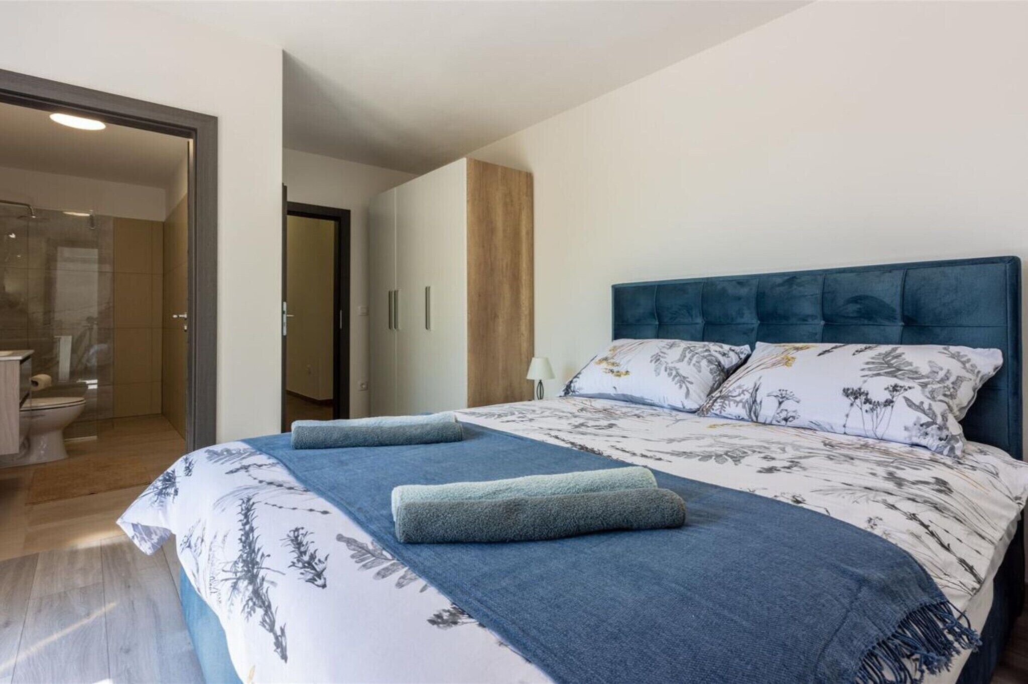 3 bedrooms, iron/ironing board, travel cot, free WiFi