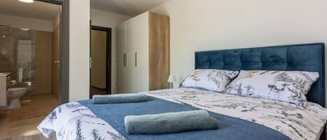 Bügeleisen/Bügelbrett, Reisekinderbett, kostenloses WLAN