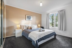 4 Schlafzimmer, Bügeleisen/Bügelbrett, kostenloses WLAN, Bettwäsche