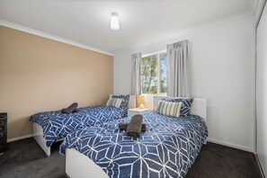 4 bedrooms, iron/ironing board, free WiFi, bed sheets