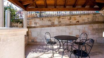 Apartemen | Tempat makan outdoor