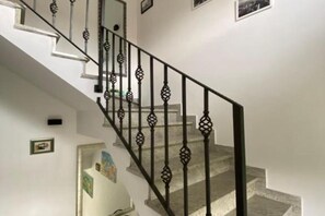 A staircase with a black metal railing and white walls. - Apartments Lara Rab - Superior Studio Apartment with Balcony (Rab)