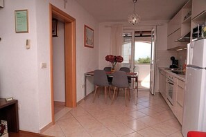 Fridge, microwave, oven, stovetop - Apartment MARIJANA - Two bedroom Apartment with Terrace (Supetar)