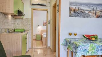 Fridge, stovetop, dining tables