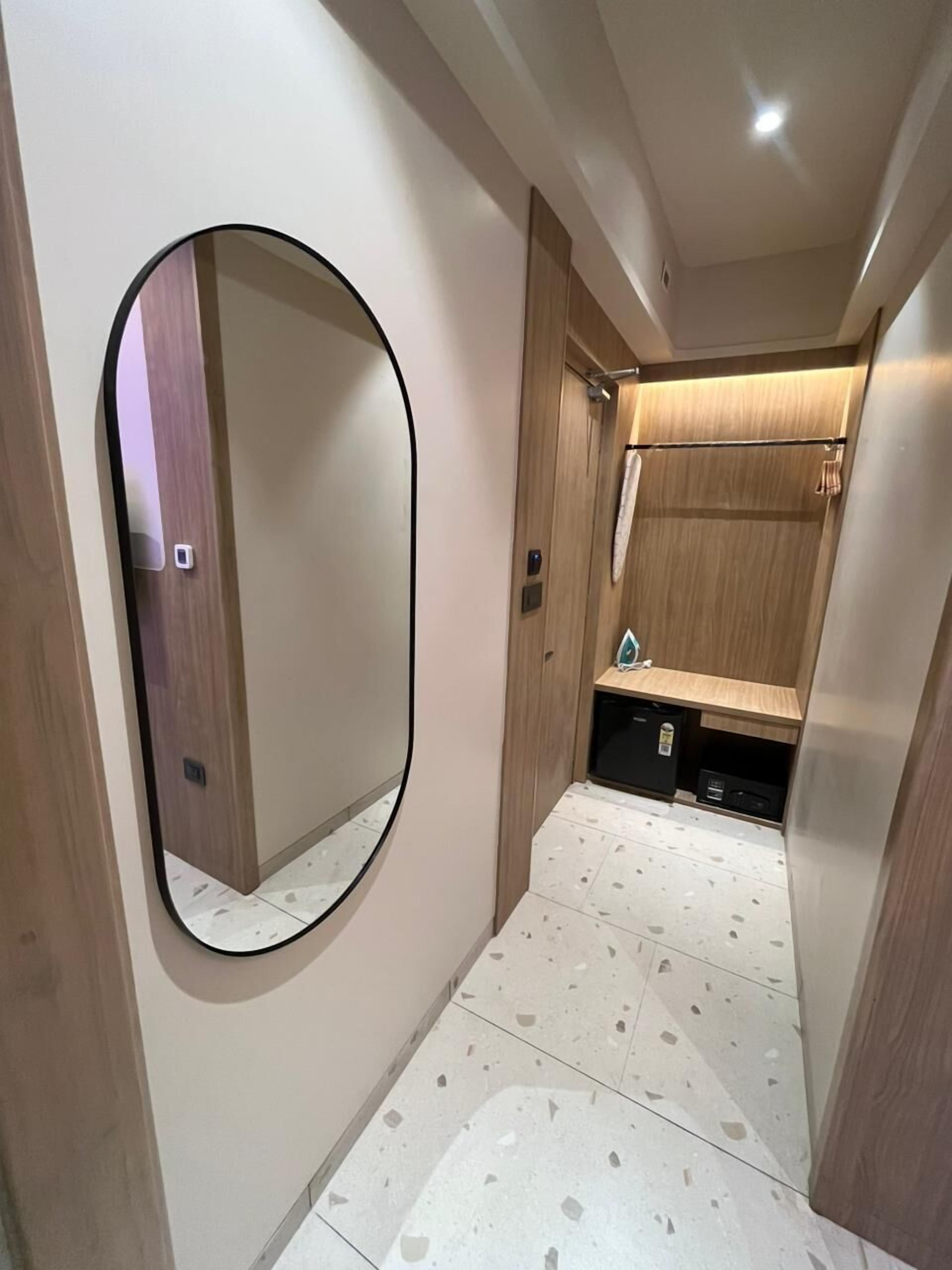 Classic Double Room | Bathroom | Slippers