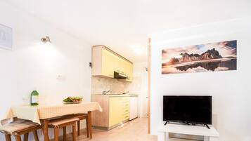 Fridge, stovetop, dining tables