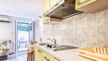 Fridge, stovetop, dining tables