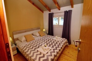 2 bedrooms, travel cot, free WiFi - Holiday Home Bili Žal - Two Bedroom Holiday Home with Terrace and Sea View (Unknown)