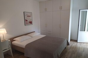 2 bedrooms, travel crib, free WiFi - Apartments Roščić - Two Bedroom Apartment with Balcony (Podgora)