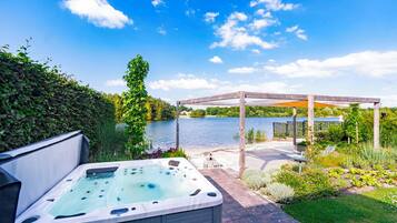 Bañera de hidromasaje exterior