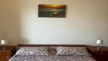 1 bedroom, travel crib, WiFi (free)