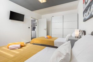 Bügeleisen/Bügelbrett, Reisekinderbett, kostenloses WLAN