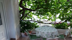 Outdoor dining - Apartments Lavanda & More - One Bedroom Apartment with Shared Terrace (Rab)